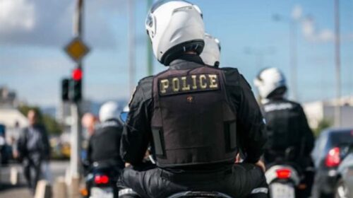 dias Μαχαιρώθηκαν αλλοδαποί έξω από σούπερ μάρκετ στην Ανάβυσσο