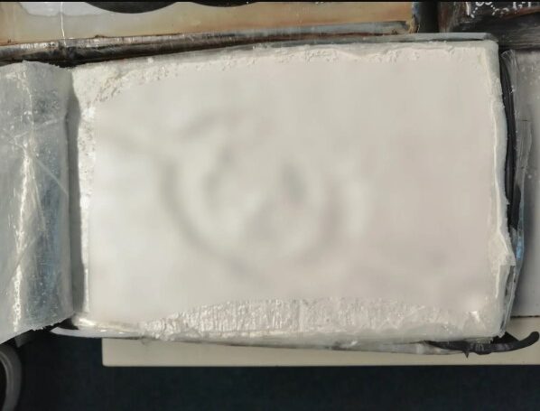 kokaini 2 rotated Έφερε αεροπορικώς 17 κιλά κοκαΐνη μέσα σε βαλίτσες