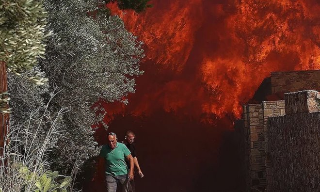 Ανεξέλεγκτη η φωτιά στην Κερατέα. Ένας ηλικιωμένος νεκρός 1 Keratea fotia Keratea fotia Ανεξέλεγκτη η φωτιά στην Κερατέα. Ένας ηλικιωμένος νεκρός