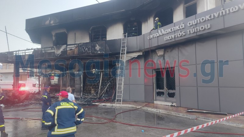 fotia oxima Megagiannis 1 Τροχαίο στο Κορωπί με νεκρό τον οδηγό. Προκλήθηκε φωτιά στο όχημα και σε κτίριο