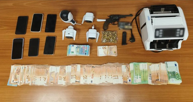 Καλλιεργούσαν 273 δενδρύλλια κάνναβης σε σπίτι στην Κερατέα 3 kannavi Keratea 2 1 kannavi Keratea 2 1 Καλλιεργούσαν 273 δενδρύλλια κάνναβης σε σπίτι στην Κερατέα