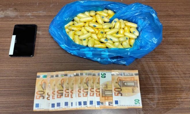 Είχε καταπιεί 100 σακουλάκια με κοκαΐνη 1 kokaini aerodromio kokaini aerodromio Είχε καταπιεί 100 σακουλάκια με κοκαΐνη
