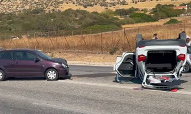 Saronida Τροχαίο με ανατροπή οχήματος στην παραλιακή