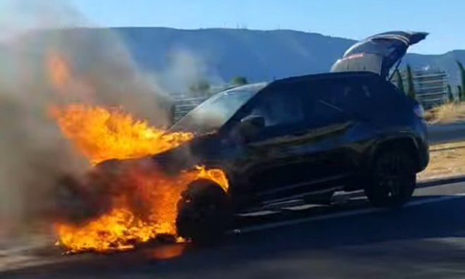attiki odo fotia auto Αυτοκίνητο έπιασε φωτιά στην Αττική Οδό