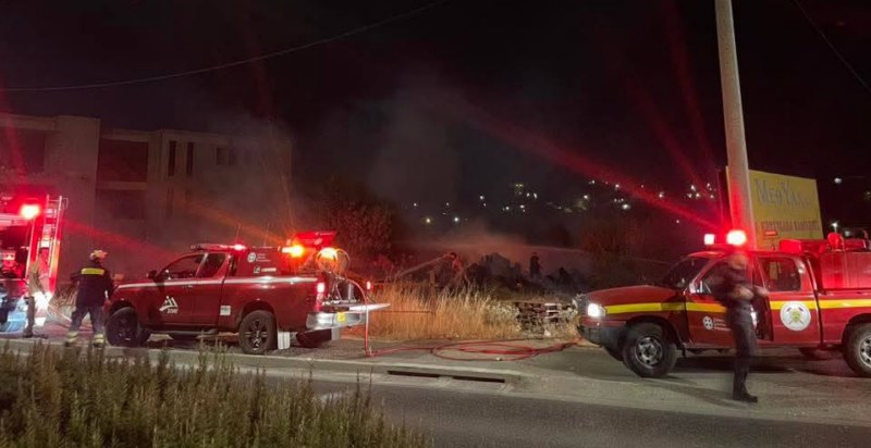 fotia kitsi veggalika 2 Έβαλαν φωτιά με τα βεγγαλικά που εκτόξευσαν σε γάμο στο Κίτσι