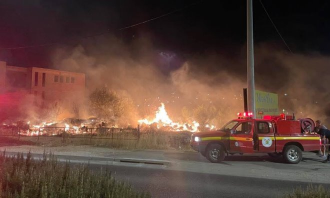 fotia kitsi veggalika Έβαλαν φωτιά με τα βεγγαλικά που εκτόξευσαν σε γάμο στο Κίτσι