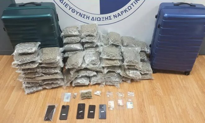 Είχε στις βαλίτσες του 32 κιλά κάνναβης 1 32 kila kannavi 32 kila kannavi Είχε στις βαλίτσες του 32 κιλά κάνναβης