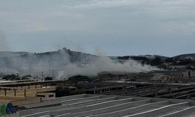 Karella Laurio Φωτιά και πάλι στο παλιό εργοστάσιο Καρέλλα