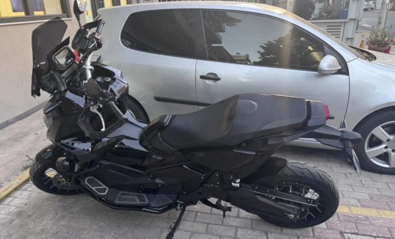 Έκλεβαν αυτοκίνητα και τα μεταπωλούσαν 2 klemeno 1 klemeno 1 Έκλεβαν αυτοκίνητα και τα μεταπωλούσαν