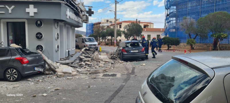 Κατέρρευσε μπαλκόνι κτιρίου στο Λαύριο. Μία γυναίκα τραυματίστηκε 3 mpalkoni Laurio 1 1 mpalkoni Laurio 1 1 Κατέρρευσε μπαλκόνι κτιρίου στο Λαύριο. Μία γυναίκα τραυματίστηκε