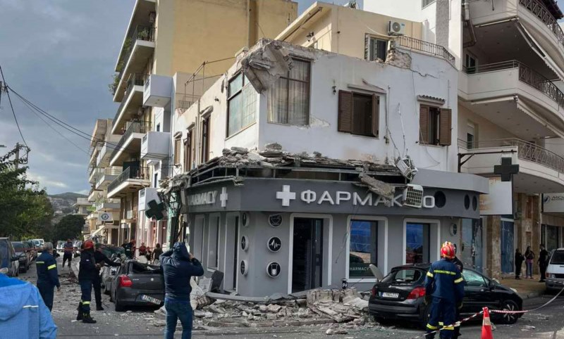 Κατέρρευσε μπαλκόνι κτιρίου στο Λαύριο. Μία γυναίκα τραυματίστηκε 2 mpalkoni Laurio 2 mpalkoni Laurio 2 Κατέρρευσε μπαλκόνι κτιρίου στο Λαύριο. Μία γυναίκα τραυματίστηκε