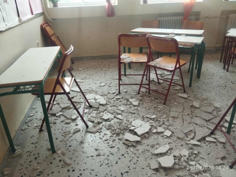 sovades sxoleio 2 Σοβάδες έπεσαν στα κεφάλια μαθητών σε δημοτικό σχολείο του Πόρτο Ράφτη