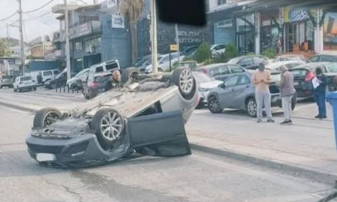 troxaio vari Ανετράπη αυτοκίνητο στα Βλάχικα της Βάρης