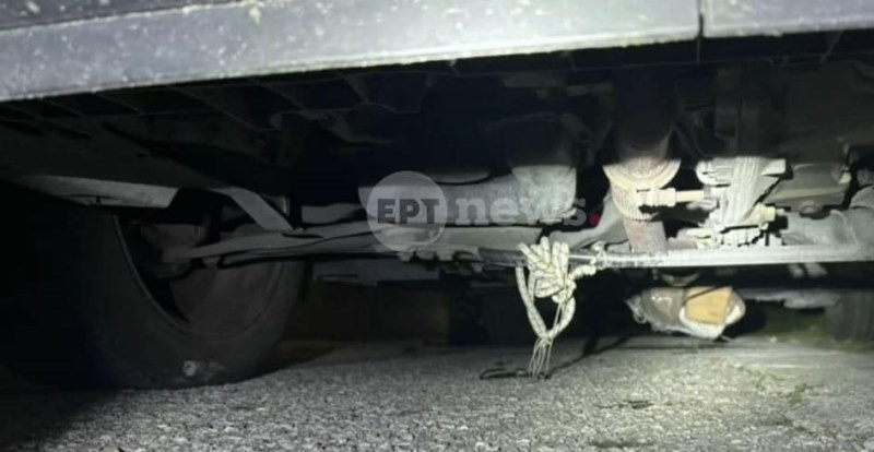 gazakia Kalyvia 2 Άλυτο μυστήριο ο εκρηκτικός μηχανισμός που βρέθηκε κάτω από ΙΧ στα Καλύβια