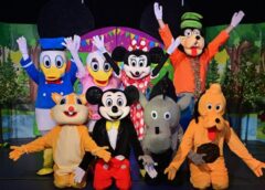 mickey kai i parea tou sozoun ta xristougenna Χριστουγεννιάτικες εκδηλώσεις στην Αγία Μαρίνα Κορωπίου