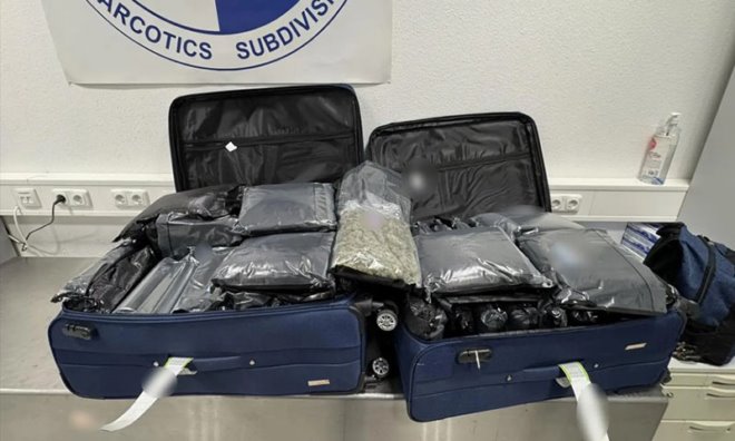 73 kila kannavi Είχαν στις αποσκευές τους για Ιταλία 73 κιλά κάνναβης