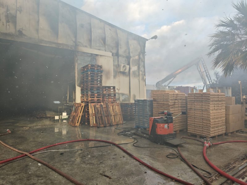 fotia apothiki Koropi 3 Έσβησε η μεγάλη φωτιά σε επαγγελματικό χώρο στο Κορωπί