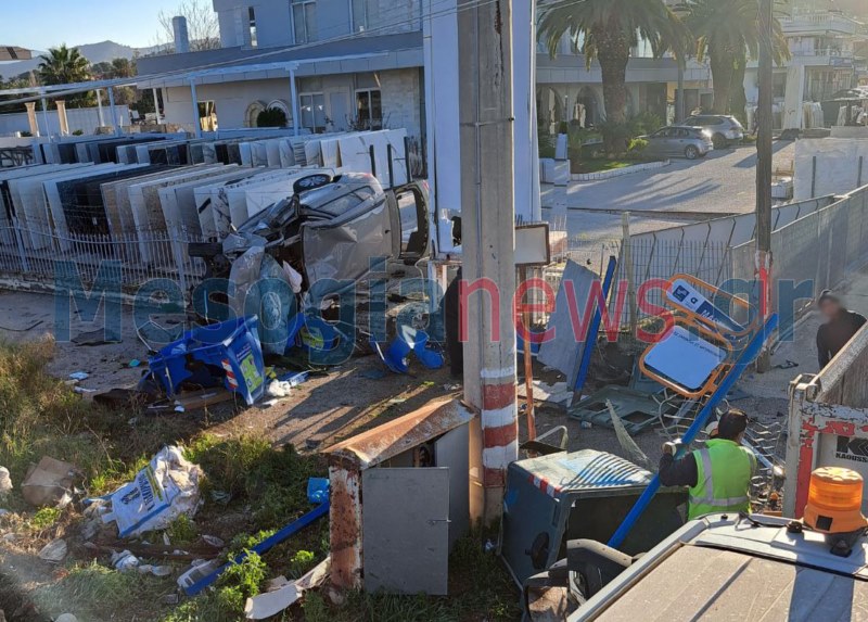 Σοκαριστικό τροχαίο στην Αγία Μαρίνα Κορωπίου 2 troxaio Agia Marina 2 troxaio Agia Marina 2 Σοκαριστικό τροχαίο στην Αγία Μαρίνα Κορωπίου