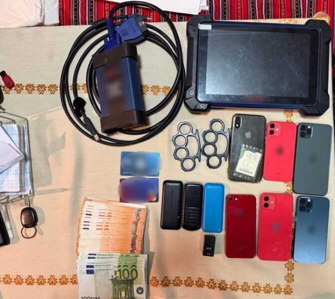 Είχαν κλέψει 74 αυτοκίνητα και μοτοσυκλέτες 5 klemmena oximata 4 rotated klemmena oximata 4 rotated Είχαν κλέψει 74 αυτοκίνητα και μοτοσυκλέτες