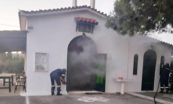 Agios Georgios Spata Κάηκε εκκλησάκι στα Σπάτα