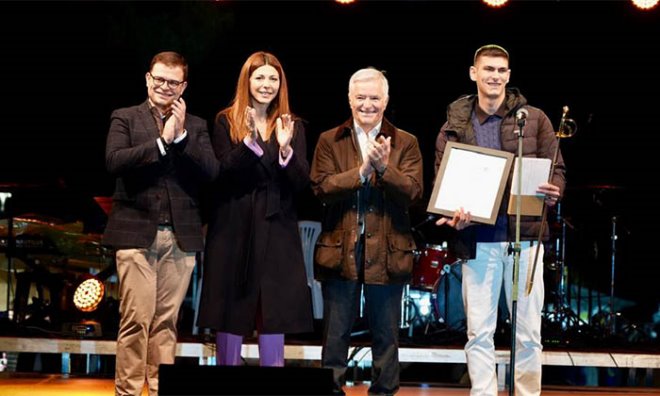 Tzovani xifaskia Paiania Ο Δήμος Παιανίας βράβευσε τον Παγκόσμιο Πρωταθλητή ξιφασκίας Αρτέμη Τζοβάνη