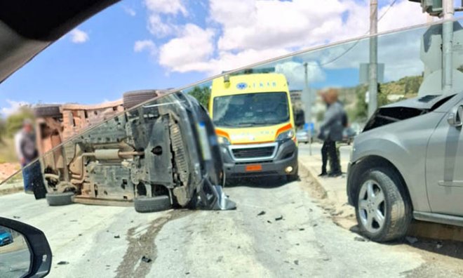 Varis Koropiou Σοβαρό τροχαίο στη Λεωφόρο Βάρης Κορωπίου 