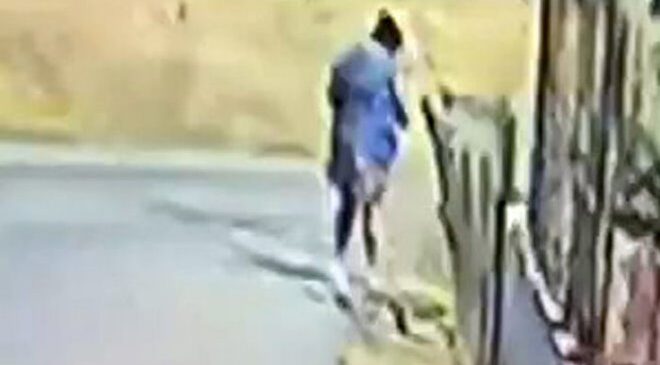 Βίντεο με την 43χρονη που βάζει φωτιά στην Κερατέα