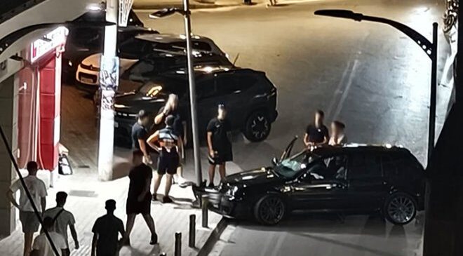 Κορωπί: Αυτοκίνητο προσέκρουσε σε κολώνα στο κέντρο της πόλης – Κυκλοφοριακό χάος για ώρες